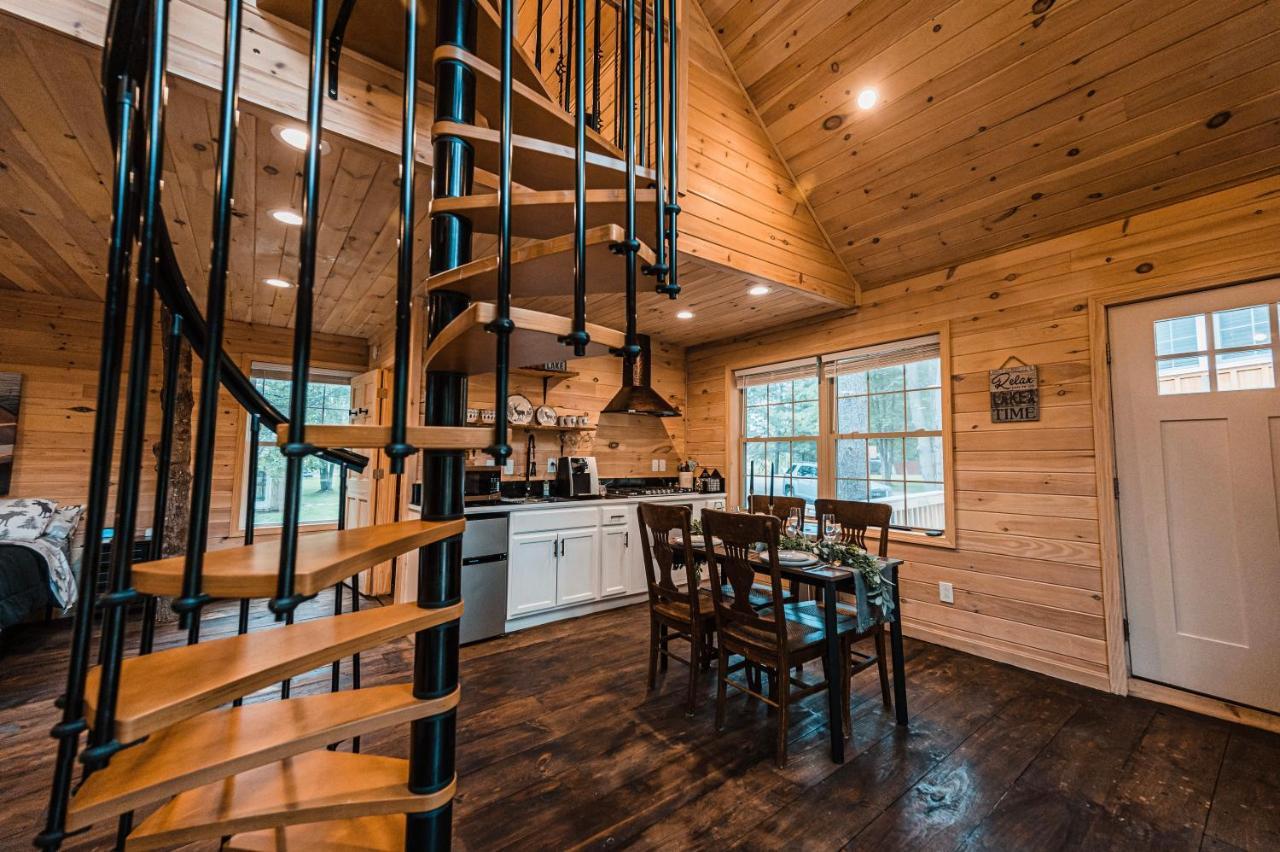 Moonlight Treehouse At Belgrade Hospitality Villa Kültér fotó